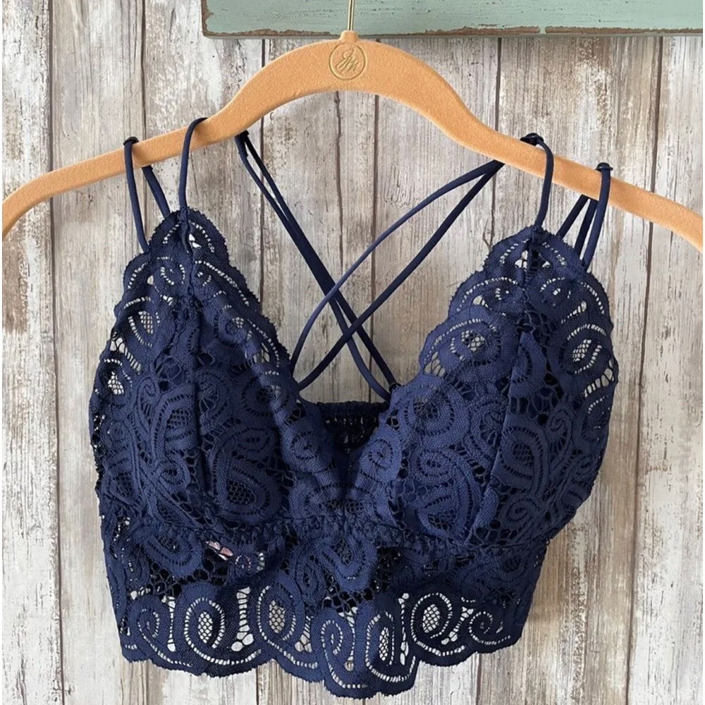 NWT Pink Victoria’s Secret Crochet Lace Bralette Small NWOT!